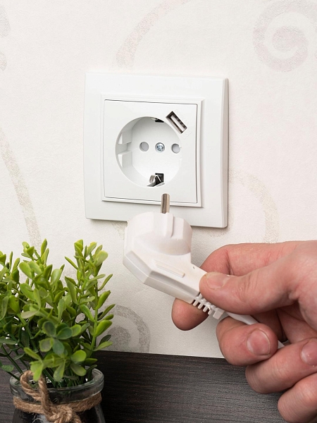 Розетка 1-местная СП с/з Минск 16А белая с защ. штор. с USB 1А EKF