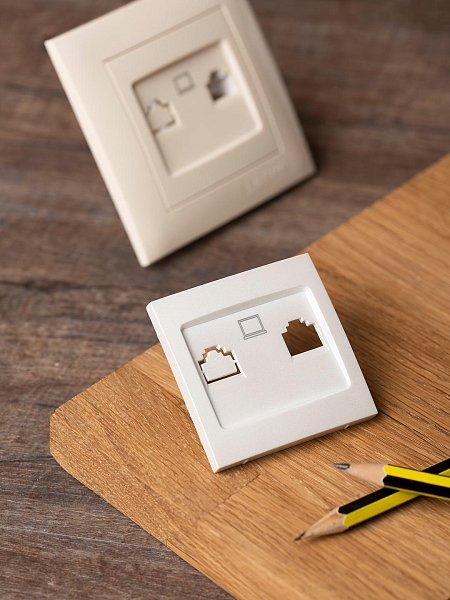 Валенсия лицевая панель розетки RJ-45 1-местная жемчуг EKF